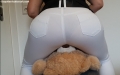 Bild 2 von Big Teddy under white jeans butt 