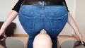 Bild 1 von Facesitting in Jeans - 2 Views - 15 Min