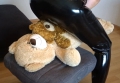 Bild 3 von Buttcrush and trampling teddy in latex