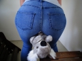 Bild 2 von Buttcrush and facesitting koala in Jeans and Slip